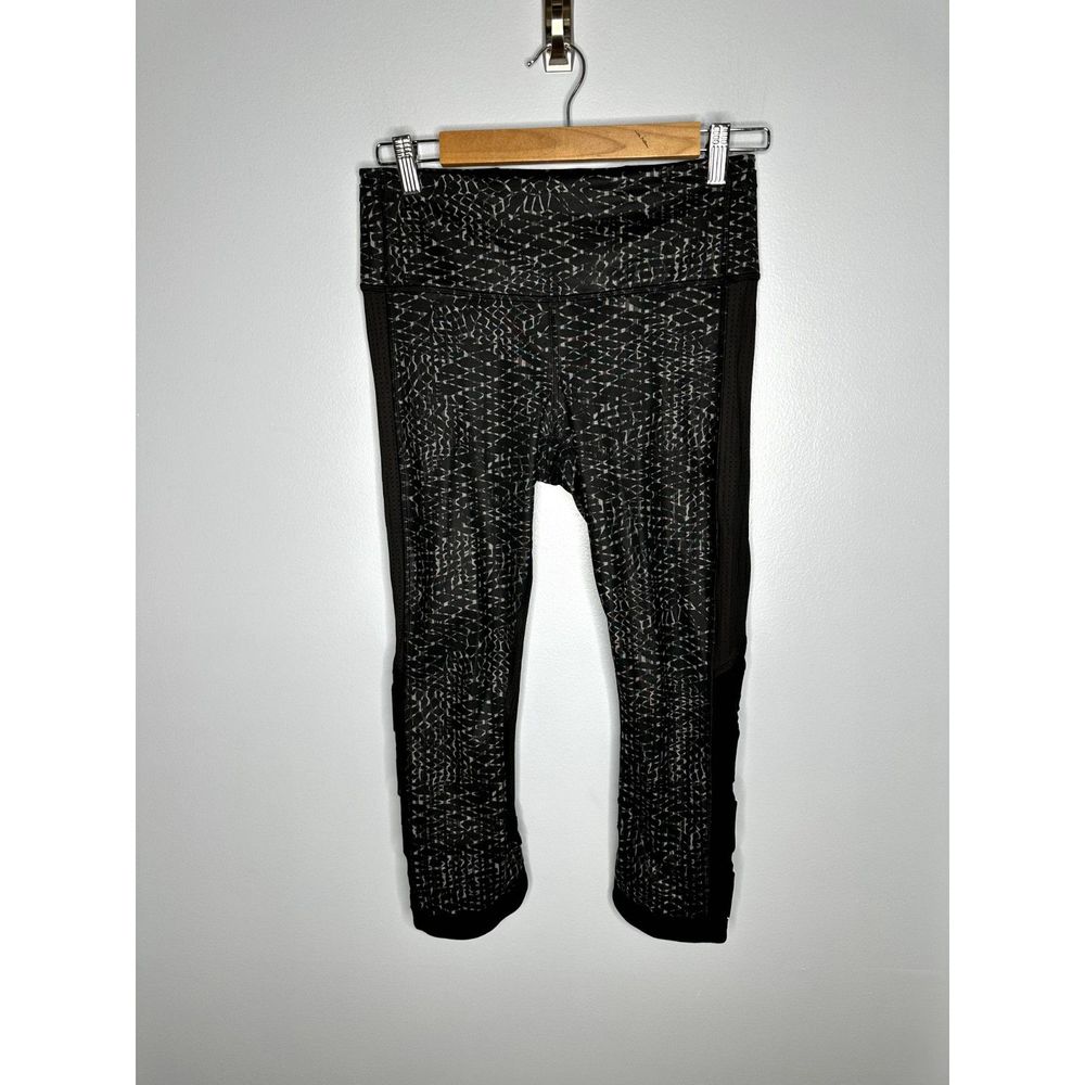 Lululemon Womens Criss Cross Side Braid Cropped Leggings size 6